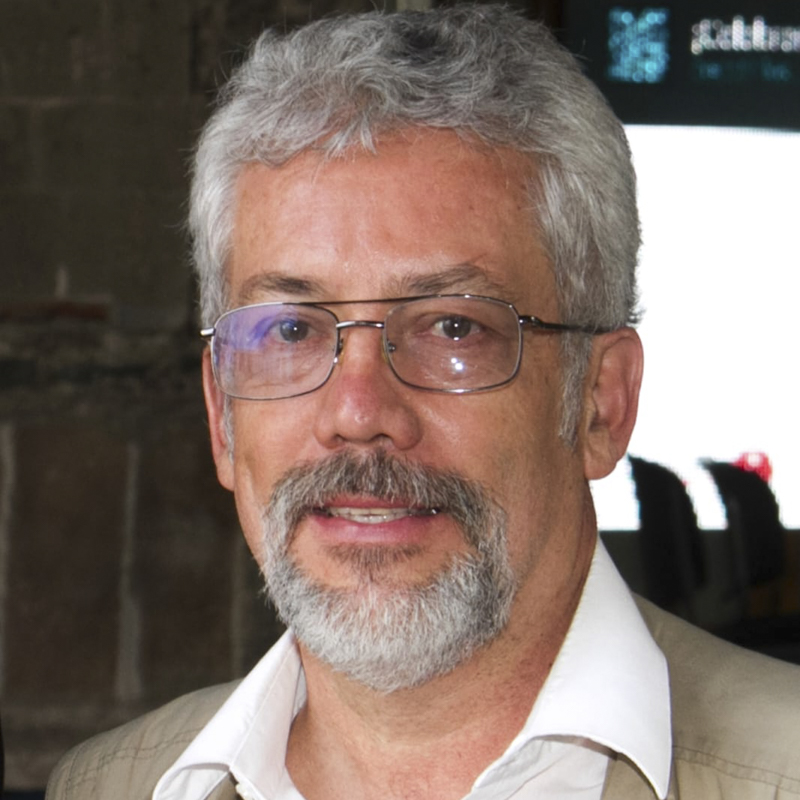 Dr. Carlos Galindo Leal